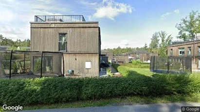 Lägenheter till salu i Huddinge - Bild från Google Street View