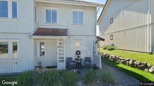 Bostadsrätter till salu i Tjörn - Bild från Google Street View