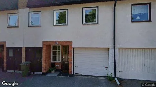 Lägenheter till salu i Huddinge - Bild från Google Street View