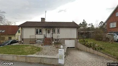 Lägenheter till salu i Huddinge - Bild från Google Street View