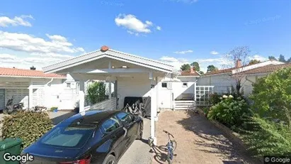 Lägenheter till salu i Ekerö - Bild från Google Street View