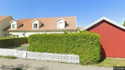 Lägenheter till salu i Enköping - Bild från Google Street View Lägenheter till salu i Enköping - Bild från Google Street View