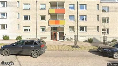 Lägenheter till salu i Halmstad - Bild från Google Street View Lägenheter till salu i Halmstad - Bild från Google Street View