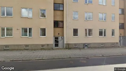 Lägenheter till salu i Halmstad - Bild från Google Street View Lägenheter till salu i Halmstad - Bild från Google Street View
