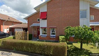 Hyreslägenhet  i  Husie