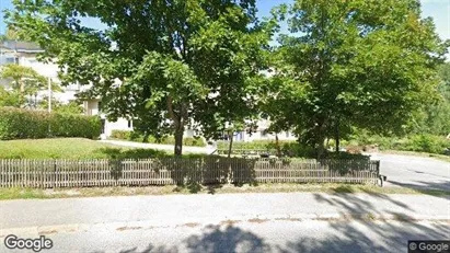Lägenheter till salu i Huddinge - Bild från Google Street View