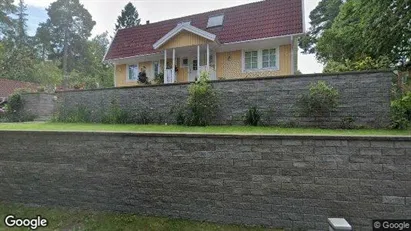 Bostadsrätter till salu i Nacka - Bild från Google Street View