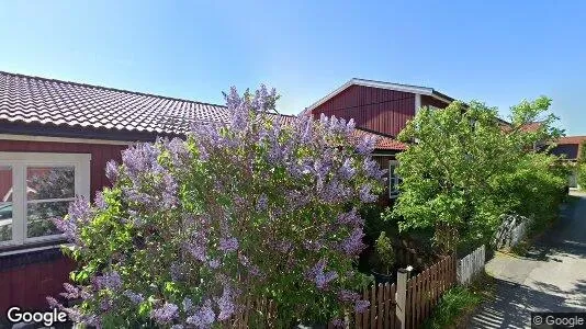Bostadsrätter till salu i Haninge - Bild från Google Street View