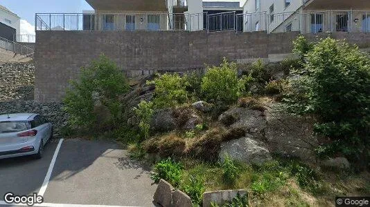 Bostadsrätter till salu i Tjörn - Bild från Google Street View