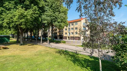 Nytt kök & badrum med tvättpelare. Insynsskyddat & fritt med närhet till Centralstationen & Gavleån