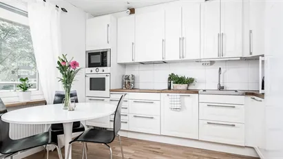 Vill du bo rymligt med nytt kök och badrum i attraktiv förening?