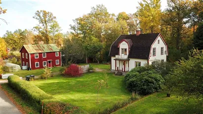 Hus till salu i Emmaboda, Skruv