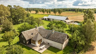 När - Genuint äldre kalkstenshus med pool, kalkstenslada och stor charm