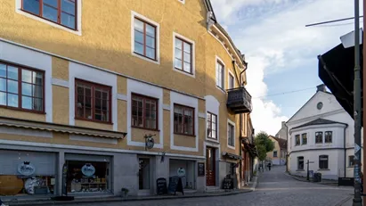 Pampig lägenhet mitt i Visby innerstad