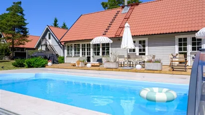Villa med pool och gångavstånd till Tofta strand – perfekt för både permanent- och fritidsboende