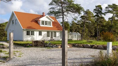 Modern familjevilla i Väskinde – nybyggd 2023 med stora ytor och lantlig charm