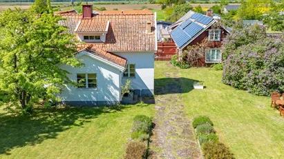 Villa med gästhus, solceller och fri utsikt över Kalmar och Ölandsbron!