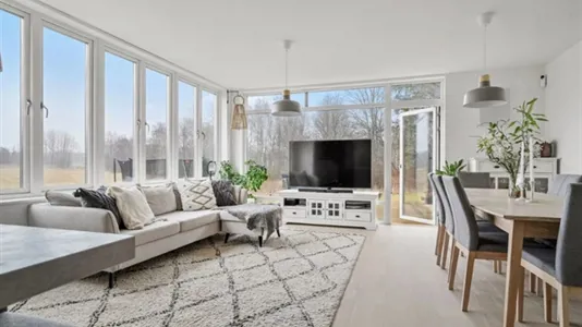 Radhus i Upplands Väsby - foto 1