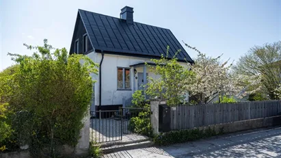 Charmerande hus på Östra vi