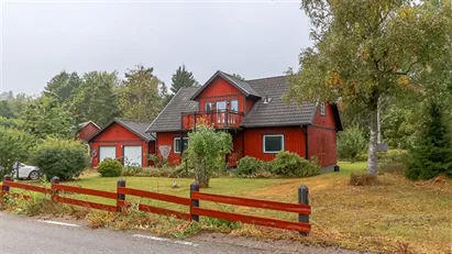 Hus till salu i Emmaboda, Skruv