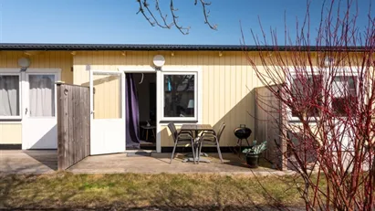 Attraktivt semesterboende med altan och mycket bra läge nära Tofta och Gnisvärd