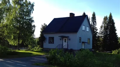 Ett fint och välunderhållet hus är nu tillgängligt med rimlig hyra på Munkflohögen i Östersund.