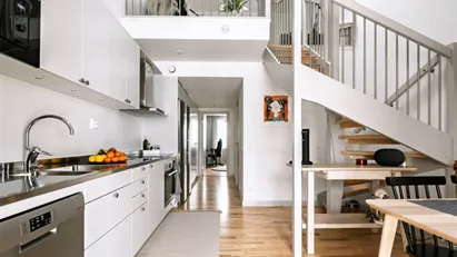Modern och stilren 4:a i etage