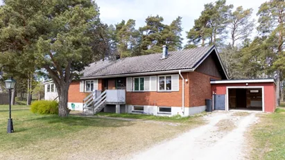 Trivsamt och rymligt hem med stora möjligheter i naturnära miljö