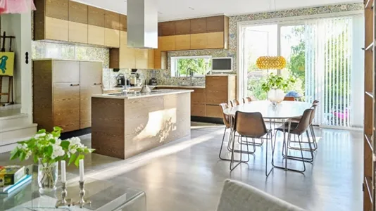 Hus i Sollentuna - foto 1