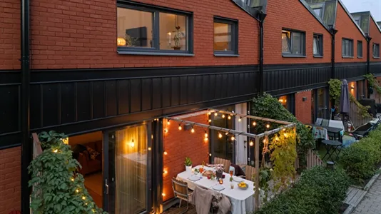 Bostadsrätter till salu i Nacka - foto 1