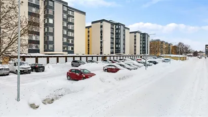 Välplanerad fyra nära Gavleån & havet med uthyrningsdel & hiss.