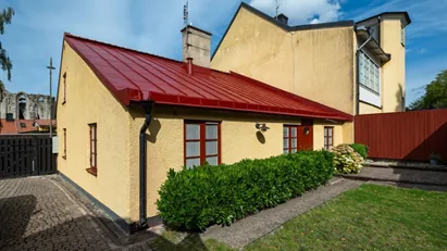 Unik möjlighet i hjärtat av Visby med utsikt mot S:t Nicolai kyrkoruin