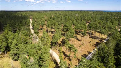Tomter i Ljugarn med kommunalt vatten och avlopp betalt