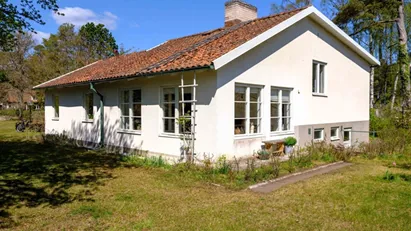 Charmig 50-tals villa i populära Ljugarn