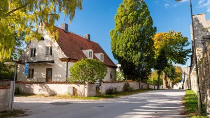 Stort hus med exklusivt läge i Visbys unika världsarv. Mellan Norderport och Strandpromenaden.