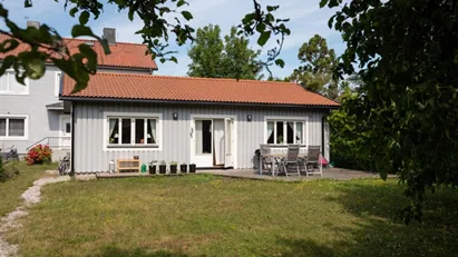 Bostadsrätt med villakänsla centralt intill Östercentrum
