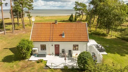 Gotlandshus, avskilt vid havet med tillgång till enskild sandstrand