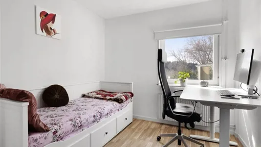 Radhus i Upplands Väsby - foto 3