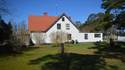 Rymlig villa i Lärbro