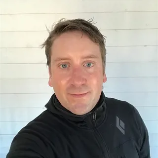 Dottern ska flytta ner till sthlm och studera. så en av oss föräldrar kommer flytta med ner. <br ...