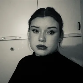 Balkong, djur tillåtna, nära till tåg och buss förbindelser, centralt