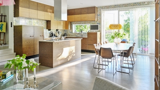 198 m2 villa i Sollentuna att hyra